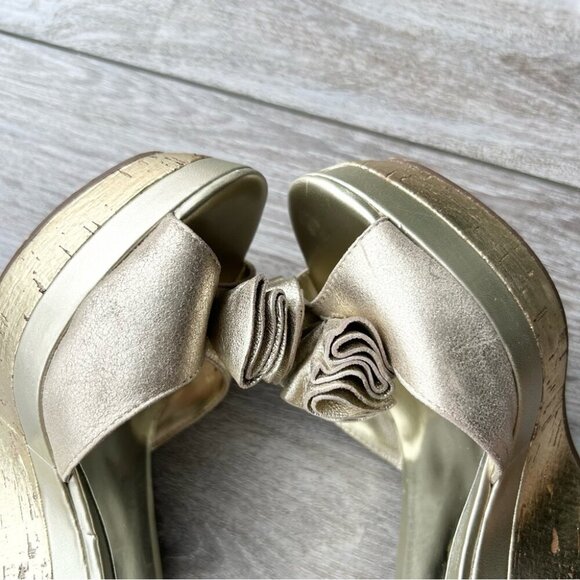 Guess Pewter Metallic Wedge Ankle Strap Peep Toe Heels Shoes Buckle - Picture 10 of 15